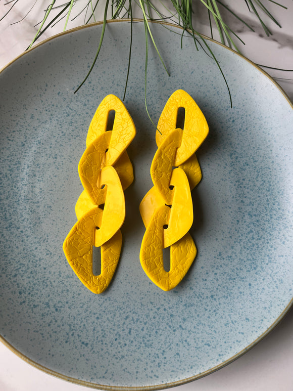 Hyperlinks (yellow)